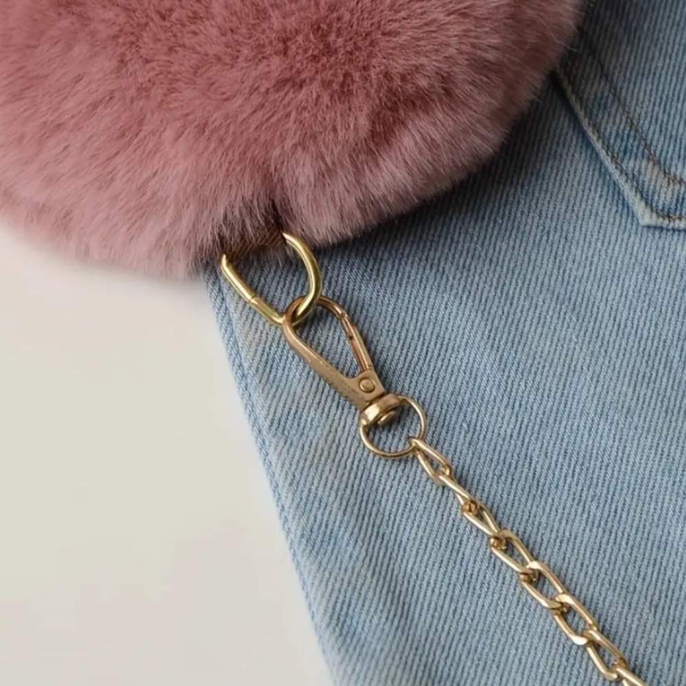 NIP! Dusty Pink Fuzzy Furry Heart Shaped Crossbody Bag with Gold Hardware! - Picture 5 of 6